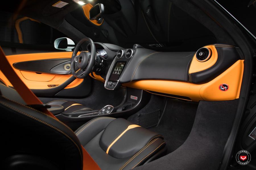 Интерьер McLaren 570S on Vossen Wheels (VPS-305) 2018 года  (фото 9 из 13)